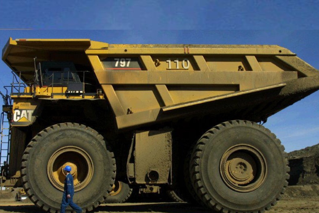 Mining dump truck
